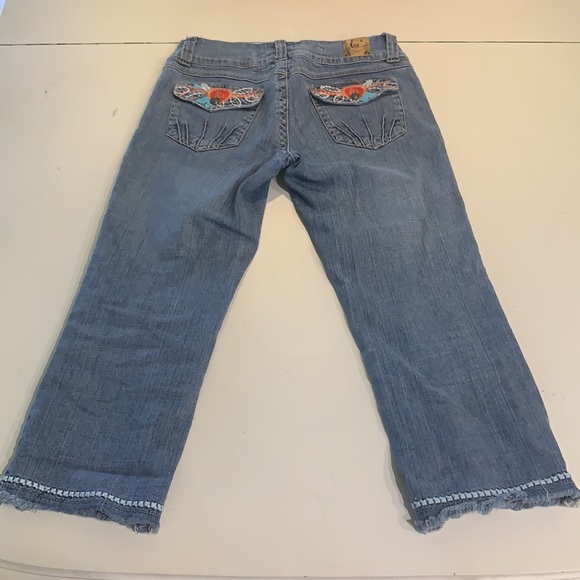Candie’s Boho Embroidered Capri Jeans - Picture 5 of 9